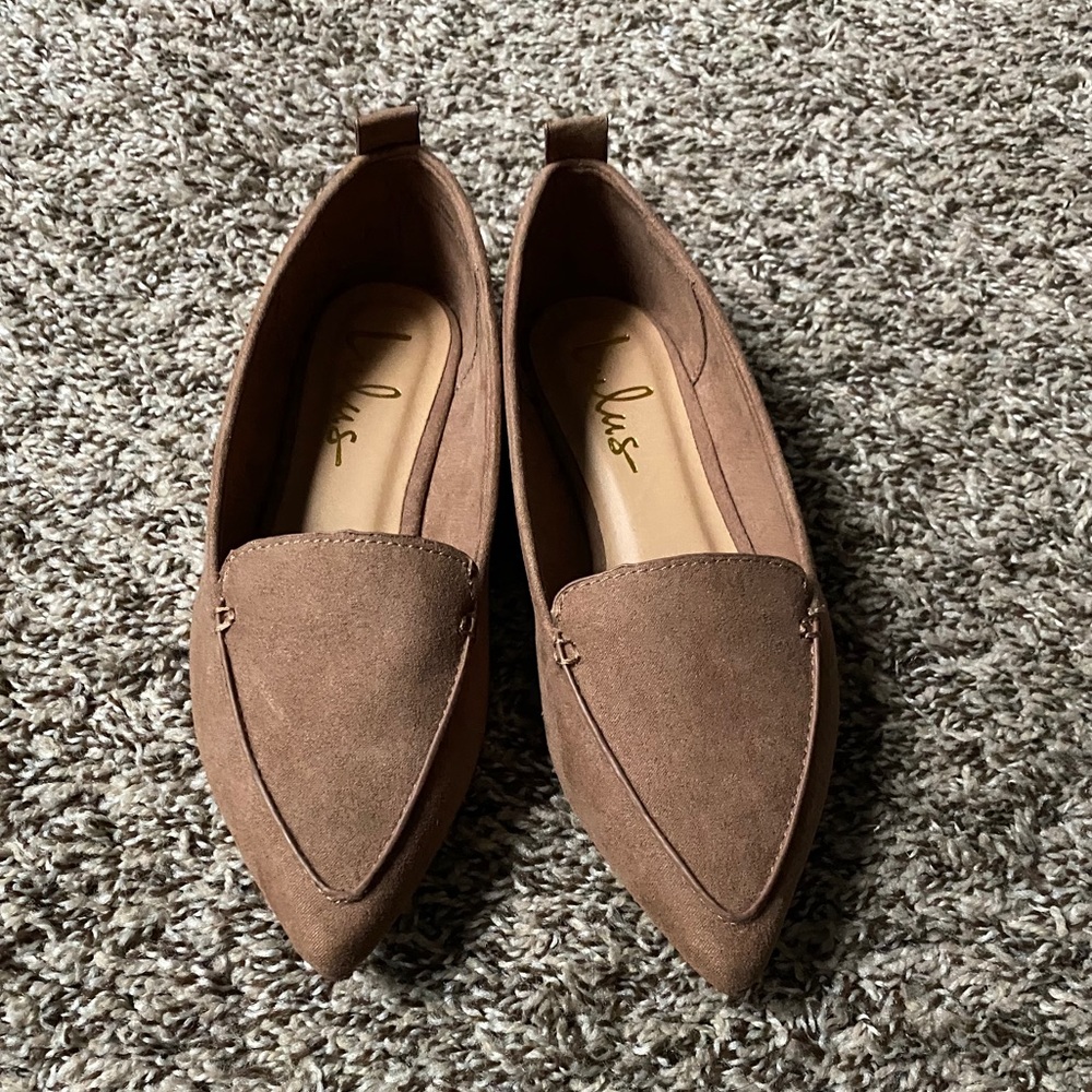Pointed toe flats